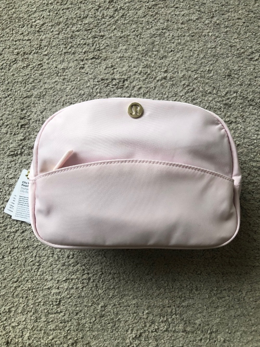 LULULEMON-City Essentials Pouch. NWT.